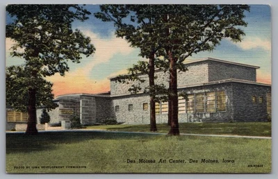 Des Moines Art Centers, Front Lawn View, IA. Vintage Postcard TS-173 - Image 1 of 2
