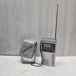 Mini TV stereo AM/FM vintage Sony Watchman FD-30A con custodia TESTATO FUNZIONANTE - Foto 1 di 6