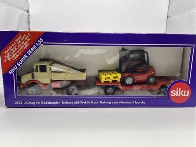 Siku 1/55 Scale Model 2522 - Mercedes Benz Unimog With Forklift Truck - Image 1 of 4