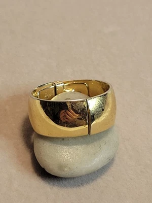 Anillo De Colección Monet Tono Oro Bisagras 10 Mm Banda Ancha Talla 10.5 Foto 1 de 4