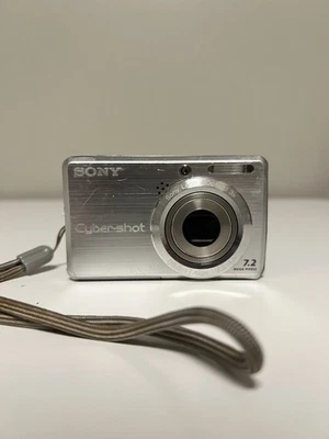 Câmera Digital Compacta Sony Cyber-Shot DSC-S750 7.2 Mega Pixels Zoom Óptico 3x - Imagem 1 de 4