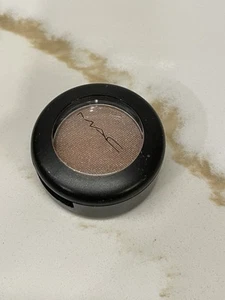 Sombra de ojos MAC M·A·C Honesty Frost 0,05 oz/1,5 g tamaño completo nueva sin caja marrón rosa - Imagen 1 de 3