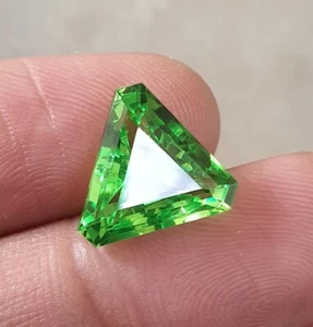 9.22 Ct Flawless Green Peridot Trillion Cut Lab Grown AAA Quality Loose Gemstone - Picture 1 of 8