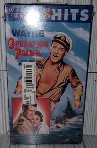 Operation Pacific (VHS, 1998) John Wayne Patricia Neal Ward Bond - Foto 1 di 6