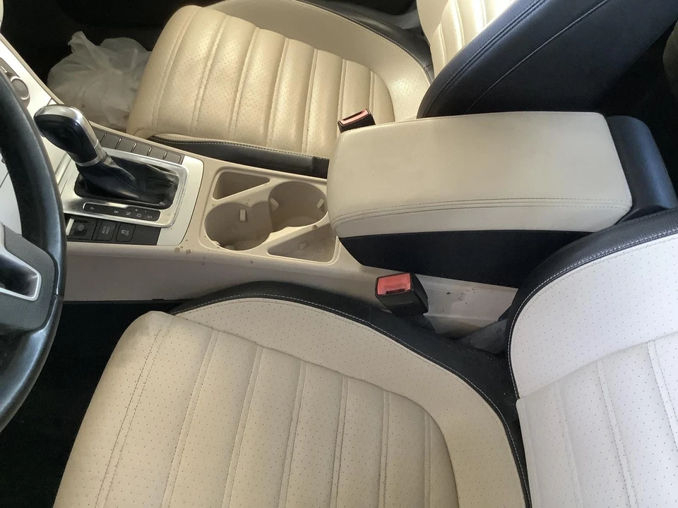 Consola central inferior delantera usada se adapta a: Volkswagen Cc 2012 piso delantero grado inferior Foto 1 de 4