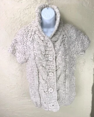 NUEVO CON ETIQUETAS $98 VIVIENNE TAM Marfil Botón Grueso Manga Corta Suéter Talla Pequeña Foto 1 de 4