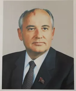 Russian CCCP Poster of Mikhail Gorbachev 32.5 cm x 24.4cm each Z9899 - Picture 1 of 4
