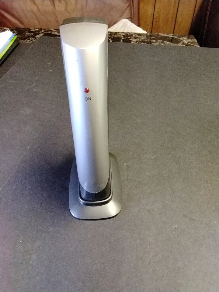 RCA.    # CRF900 Auto Switching RF Modulator With Audio & Video. No Power Cord - Image 1 of 2