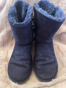 UGG Bailey Double Bow II Velvet Ribbon Suede/ Sheepskin Women’s BOOTS Size 5 - Picture 1 of 10