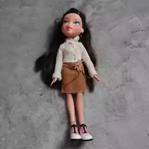 2001 Bratz Fashion Doll Dana Long Black Hair Blue Eyes Sweater Skirt Shoes - Picture 1 of 12