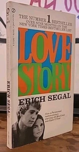 Love Story 1970 Erich Segal Signet Movie Tie-In Paperback Book VGC Vintage - Picture 1 of 10