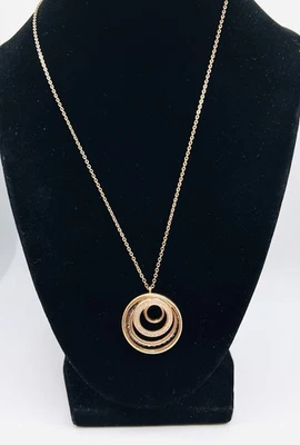 Collar Swarovski Dinámico Forma Redonda con Cristales Grises y Tono Oro Rosa Foto 1 de 4