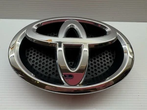 EMBLEMA INSIGNIA TRASERA TOYOTA RAV4 75312-12320 GENUINO - Imagen 1 de 12