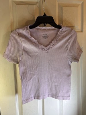 Rue 21 女式 L Crop Top V 领衬衫花卉钩针罗纹弹力夏季乐趣 — 第 1/4 张图片