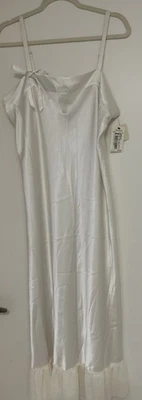 NUEVO CON ETIQUETAS Vera Wang Camisón Blanco Marfil Vainilla Dormir Lazo Acento Volantes Dobladillo Grande L Foto 1 de 4