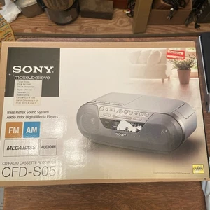Sony CFD-S05 CD Cassette Recorder CD-R Riproduzione Radio CD-RW NUOVO Vedi Foto - Foto 1 di 8