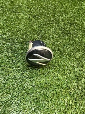 2012-2017 NISSAN 370Z NISMO RIGHT FENDER BLINKER MARKER LIGHT EMBLEM 261651EK0A - Image 1 of 4