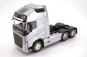 Modellino camion truck Welly VOLVO FH 3-AXLE 2016 SILVER 1:32 diecast modellismo - Foto 1 di 1