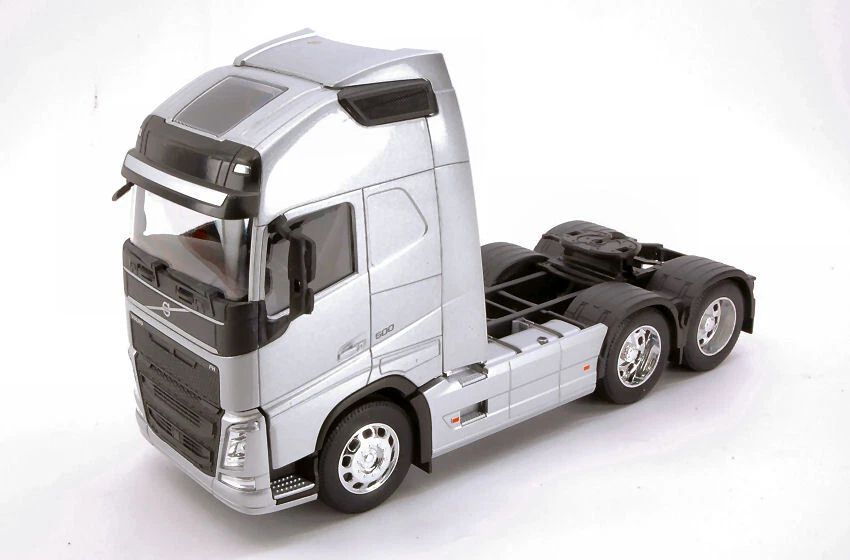 Modellino camion truck Welly VOLVO FH 3-AXLE 2016 SILVER 1:32 diecast modellismo - Immagine 1 di 1