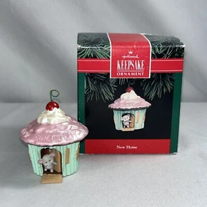 Hallmark Keepsake Ornament Mouse 1992 nuevo hogar Cupcake Home Sweet Home - Imagen 1 de 9