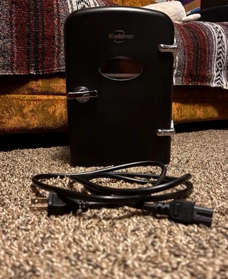 Koolatron KRT04-B RETRO MINI Thermoelectric Cooler - Image 1 of 4