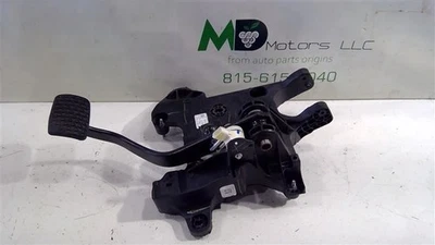 Chevrolet Trax 2015-2021 pedal de parada de freno con soporte OEM 42758407 Foto 1 de 4