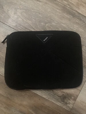 Targus Universal Neoprene Case Tablet Laptop Case Cover Bag 12”x9”x1” - Image 1 of 4