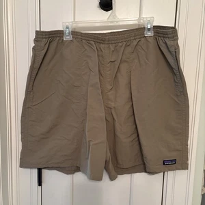 Patagonia Herren 2XL dunkelkhaki hellbraun Baggies Kordelzug Shorts XXL Schwimmfutter 7" - Bild 1 von 10