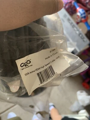 Cable HDMI® activo de alta velocidad de 100 pies (30,5 m) 4K 30 Hz - en pared, clasificación CL3 Foto 1 de 2