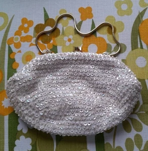 Vintage Ivory Sequin Beaded Evening Bag Satin Lined Gold Tone Clasp And Chain - Picture 1 of 7