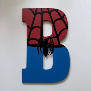 Letras de madera pintadas a mano de superhéroe Spiderman 'B' - Imagen 1 de 6
