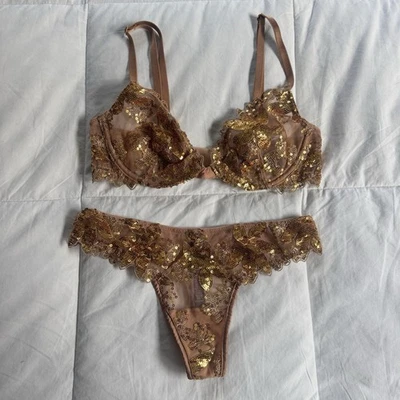 Sujetador y tanga Victoria’s Secret lencería brillante marrón y dorado Foto 1 de 4