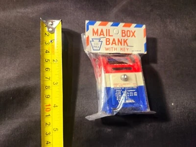  Banco de correo de oficina de correos vintage con llave. Juguete de hojalata U.S. Mail Japón. NOS.  Foto 1 de 2