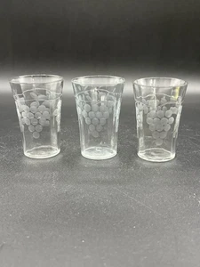 Set Of Circa 1930s Diamond Optic Glass Juice Shot Flare Etched Grapes 3" Faceted - Picture 1 of 4