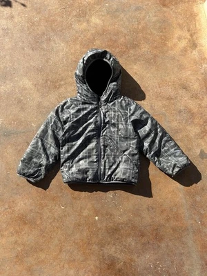 Chaqueta de invierno Columbia para niños pequeños con capucha gris reversible a cuadros y abrigo negro XXS Foto 1 de 4