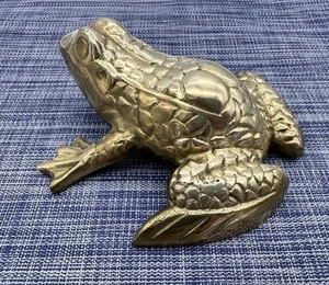 Vintage Small 5”x5" Cast Brass Metal Frog Figure Paperweight Amphibian Toad - Picture 1 of 9