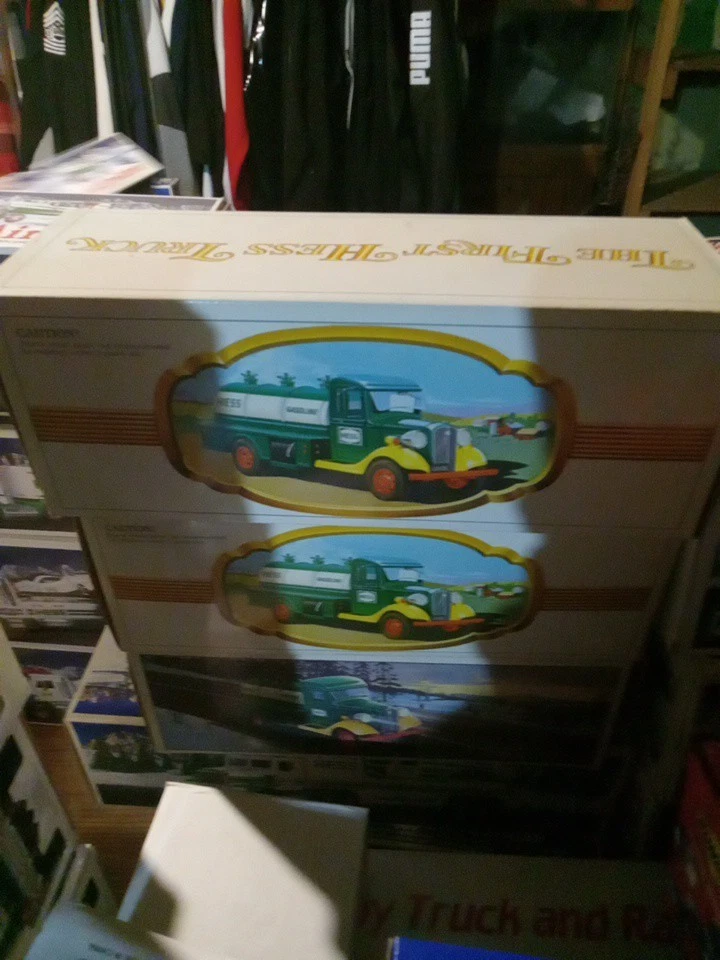 Banco de juguetes First Hess Truck Fuel Tanker 1985 vintage Foto 1 de 1