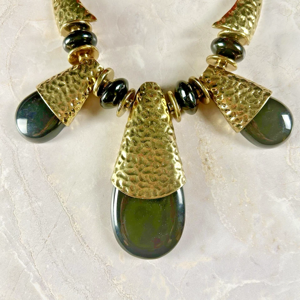 Amrita Singh заявление нагрудник ожерелье. Коренастые черные каменные бусины. Кованые золотистые - Изображение 1 из 1