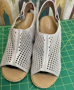 Rockport perforierte Fersenriemen-Sandalen Leder Keilabsatz hellbraun mit Perlenglanz W Größe 8,5 - Bild 1 von 11