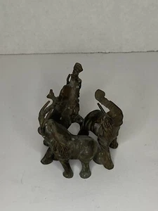 Vintage handgegossener trompetender Elefant kleine Figuren Statue Schreibtisch Indien - Bild 1 von 6