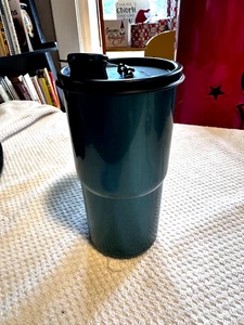 Tupperware 2414 Thirst Quake Mega Tumblers Cup 30 oz Emerald Green Shimmer RARE - Picture 1 of 3