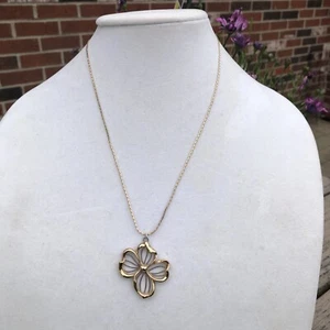 Avon Open Flower Pendant Necklace Gold Tone Estate Find - Picture 1 of 7