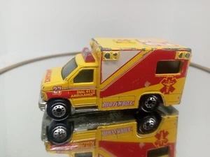 Maychbox Vintage Ford Ambulance - Picture 1 of 6