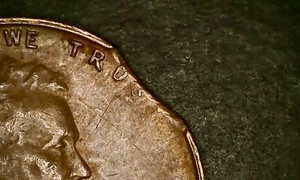 ๐ฑ ERROR! Clipped Planchet 1964 D Lincoln Memorial Cent Penny-Comb Shipping! - Picture 1 of 6