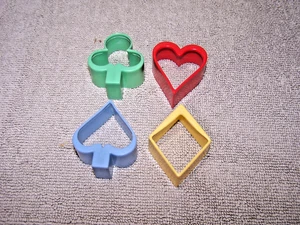 Juego de 4 cortadores de galletas vintage de juegos de cartas formas-pequeños-2-2,5" - Imagen 1 de 2