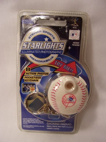 New York Yankees  2002 Starlights Illuminated Photographs Memorabilia Keychain Cover