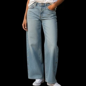Universal Thread Mid Rise 90s Baggy Jeans Light Wash Denim Pants Stud Size 6 - Picture 1 of 12