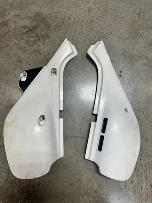 Honda XR650L 2008 cubiertas laterales de plástico paneles placas stock OEM Foto 1 de 4