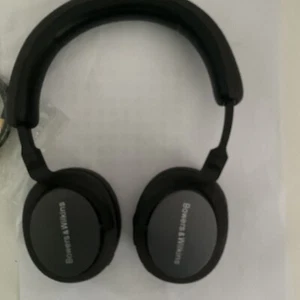 Bowers & Wilkins Px5 Black Noise-Cancelling Wireless Right not working - Picture 1 of 3