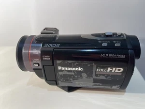 PANASONIC HC-TM900 FHD1080/50p 14.2MP O.I.S. 3MOS Built-in 32GB 3.5inc Screen - Picture 1 of 5